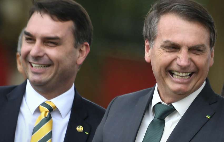 Flávio Bolsonaro vota contra projeto anticorrupção