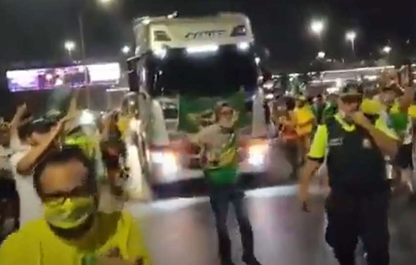 Bolsonaristas invadem Esplanada