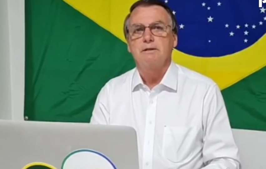 Bolsonaro insinua que rouba pouco em contratos
