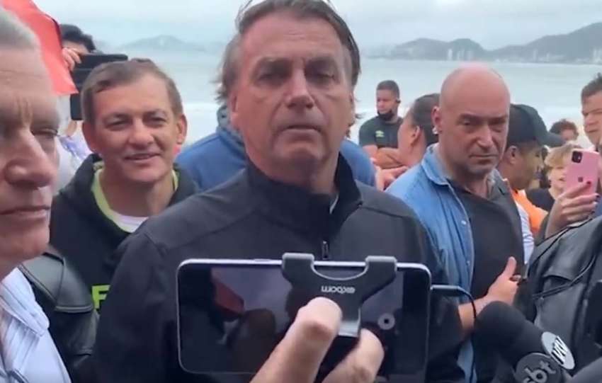 Bolsonaro se irrita na praia