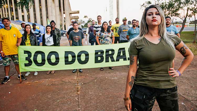 Bolsonaro mandou 300 atacarem STF