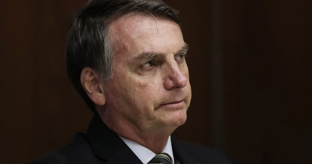 Bolsonaro é internado às pressas em SP